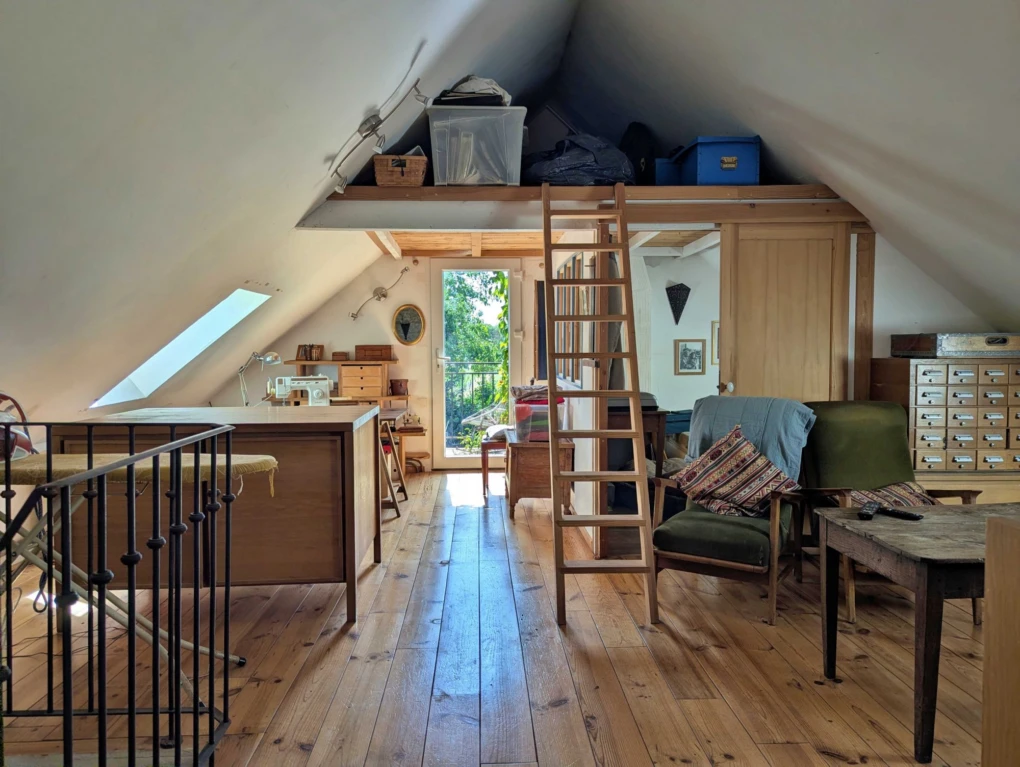 pièce de vie à l'étage avec atelier Sud Yonne