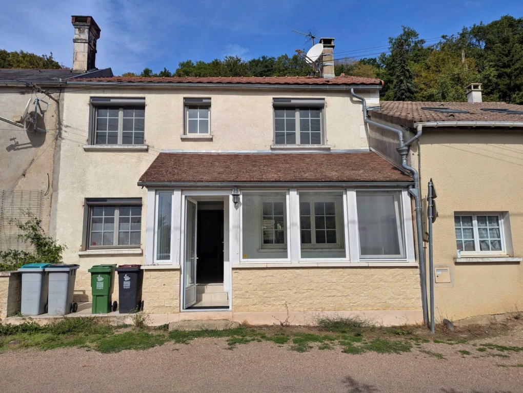 Façade maison rénovée au Sud d'Auxerre
