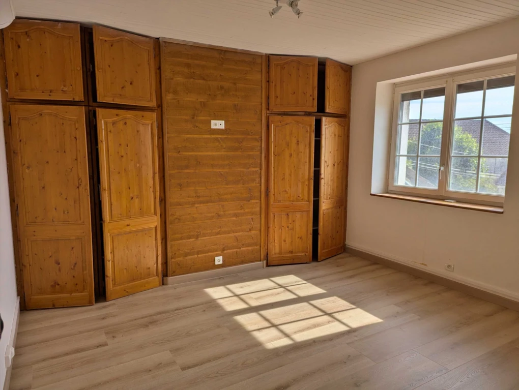 chambre maison rénovée au Sud d'Auxerre