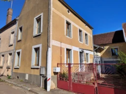 façade maison de campagne rénovée avec jardin et dépendances à Crain