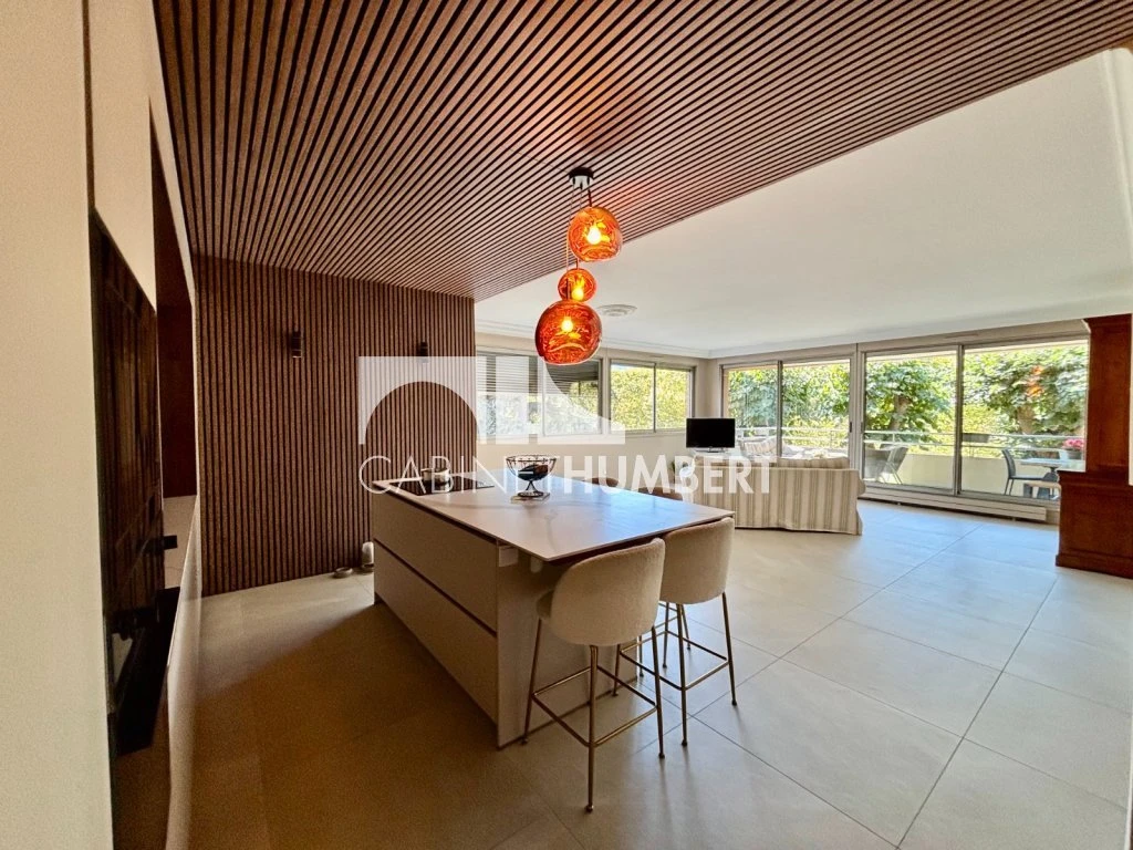 Salle à manger lumineuse