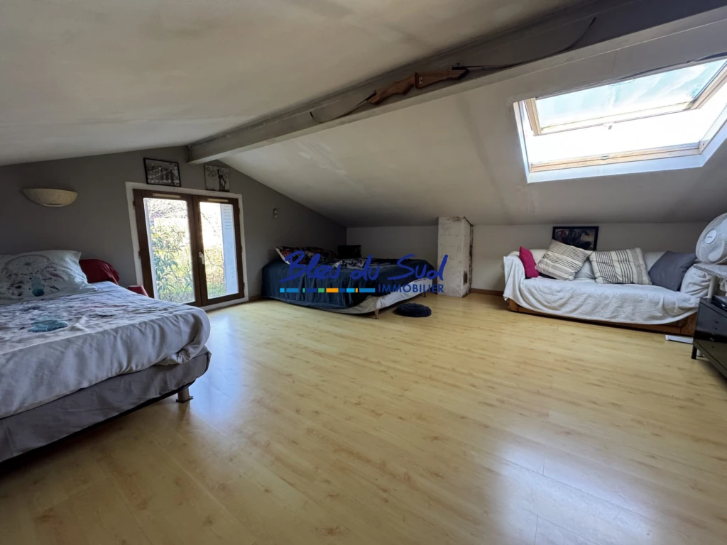 Deuxième maison pièce sous toit