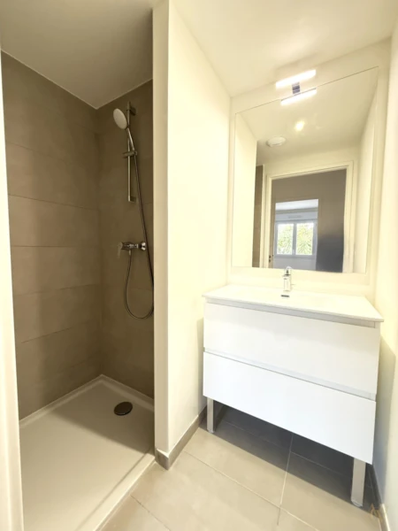 OFFRES EXCLUSIVES sur ce T3 de 65 m² avec terrasse et vue dégagée sur Grimaud à Cogolin 5