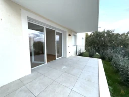 OFFRES EXCLUSIVES sur ce T3 en rez-de-jardin surélevé avec extérieur à Cogolin 1