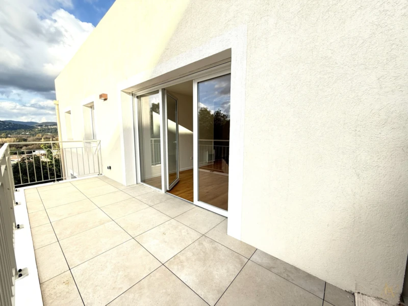 OFFRES EXCLUSIVES pour ce Joli T3 - lumineux et vue Grimaud à Cogolin 2
