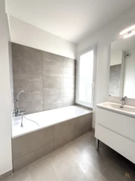T3 de 65 m² avec terrasse et vue dégagée sur Grimaud à Cogolin 1