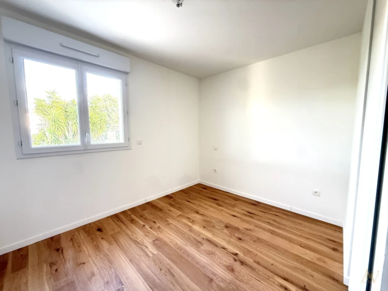 T3 de 65 m² avec terrasse et vue dégagée sur Grimaud à Cogolin 3