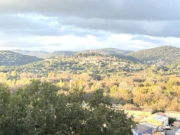 T3 traversant avec terrasse et vue dégagée à Cogolin 1
