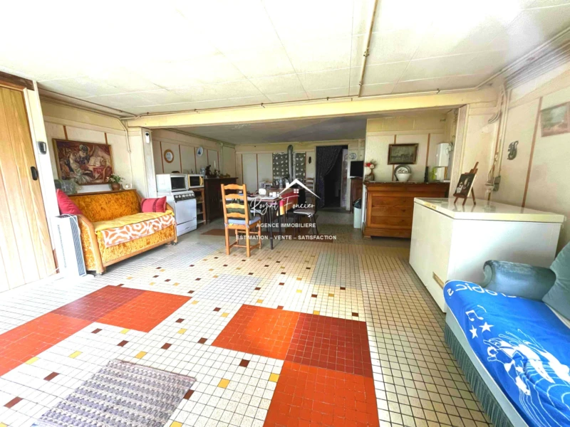 Séjour ouvert sur cuisine en rez-de-jardin