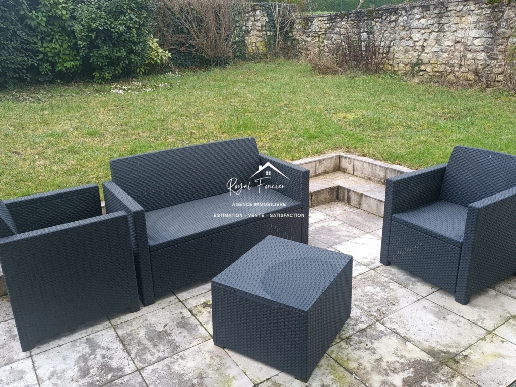 Terrasse arrière sans vis à vis (accès par le salon)