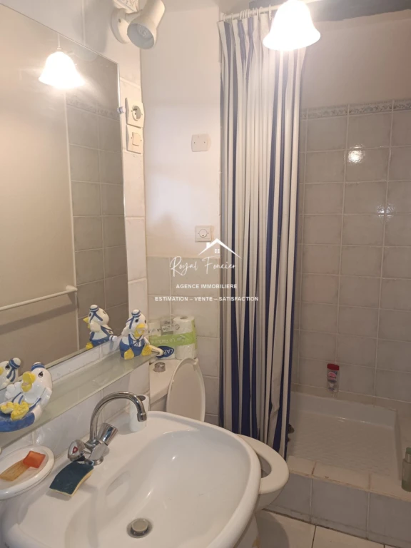 Etage : Salle d'eau avec WC