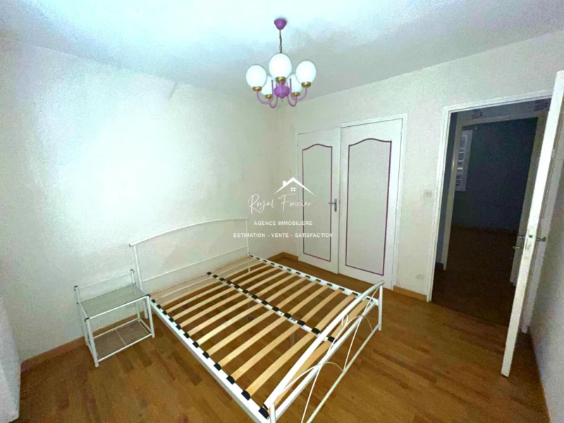 Chambre avec placard