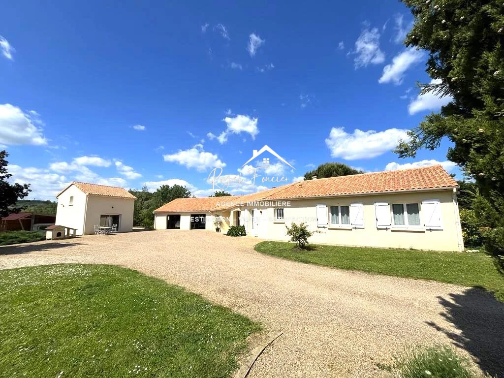 Façade avant avec studio