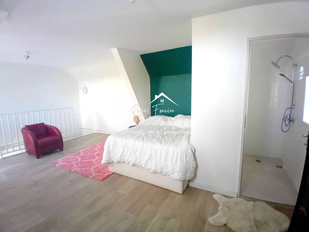 Chambre parentale + salle d'eau