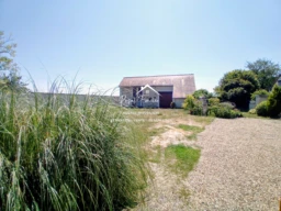 Grange (possibilité de créer un gîte) ou idéal pour stocker