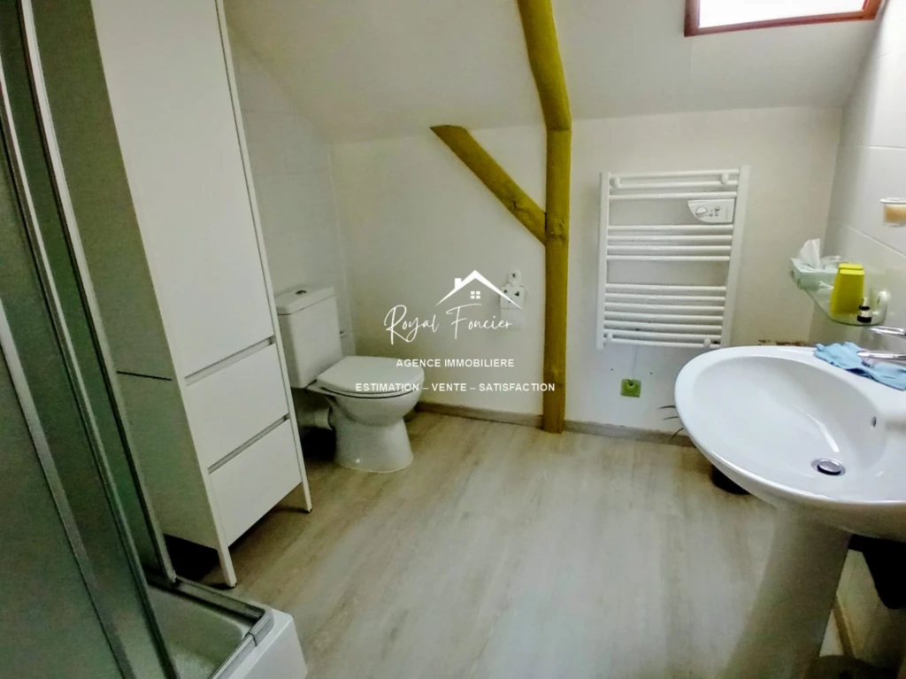 Chambre avec espace bureau