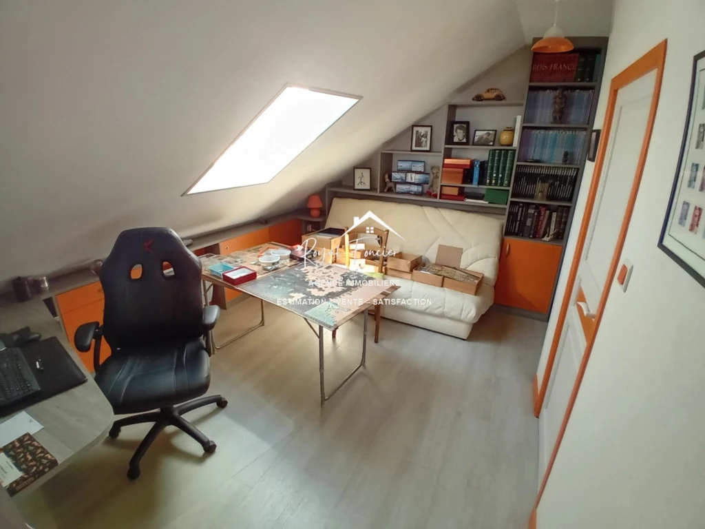 Etage : deuxième bureau