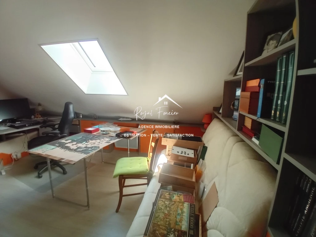 Etage : deuxième bureau avec des rangements