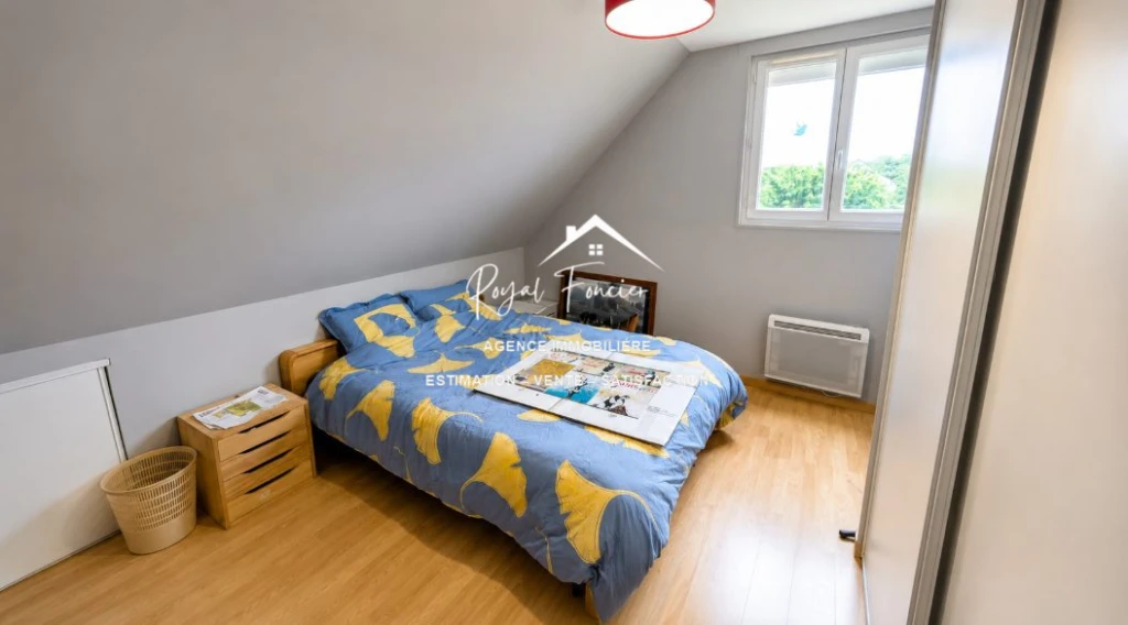 Etage : Chambre 2 avec placard