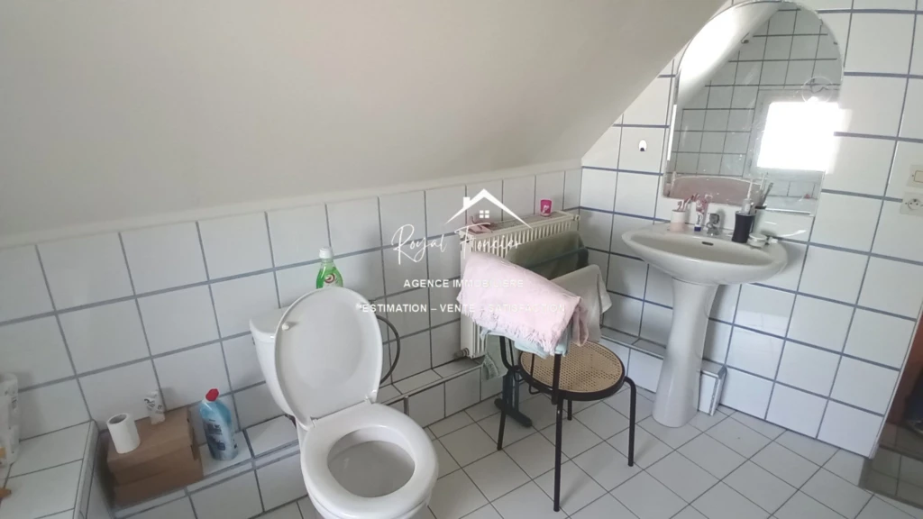 Étage salle de bains avec WC