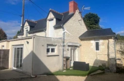 Propriété à VENDRE : maison d'habitation de 82 m2, appartement de 35 m2, une maison à réhabiliter de 40 m2