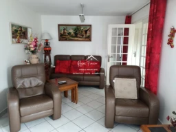 Salon ouvert sur séjour