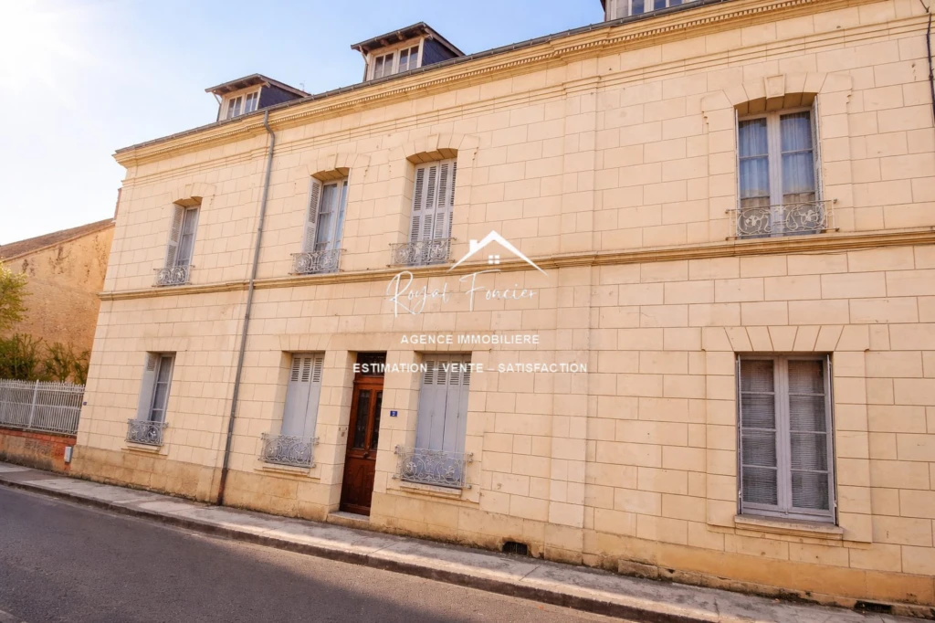 Maison ancienne + local commercial