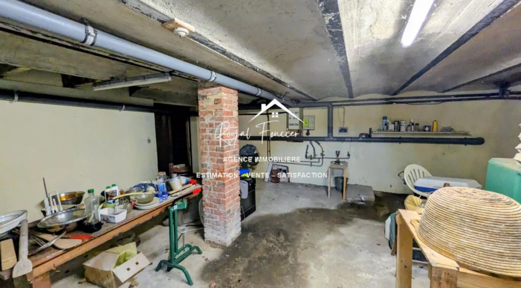 Accès à la cave et à la chaufferie