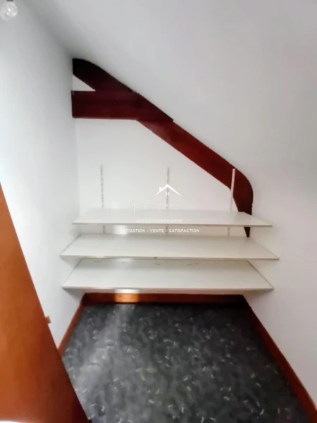 Etage : Espace de rangements