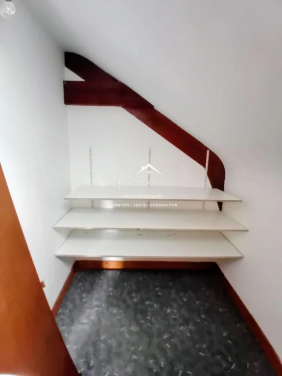 Etage : Espace de rangements