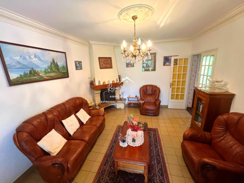 Salon avec cheminée