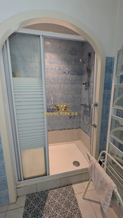 Salle d'eau avec WC
