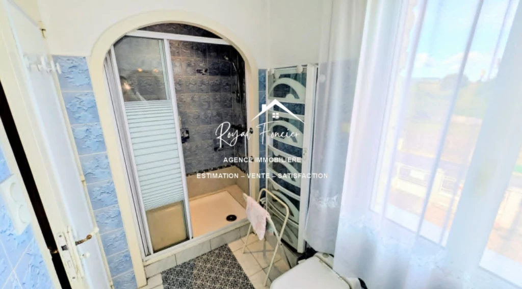Salle d'eau avec WC