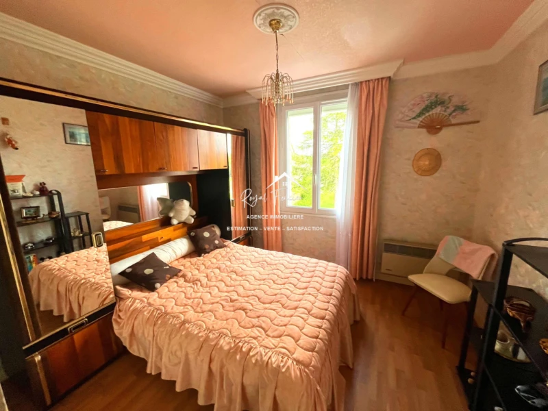 Chambre avec placards
