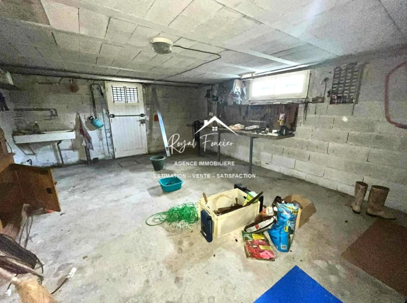 Pièce de 17.54m²
