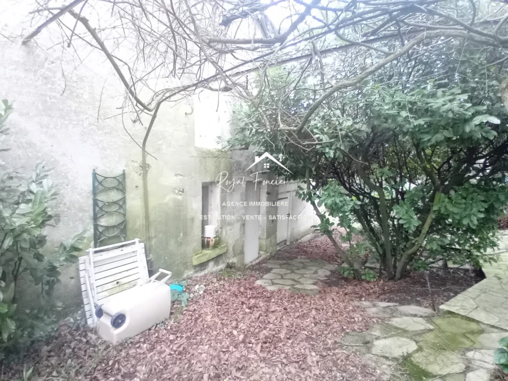 Petite dépendance avec garage