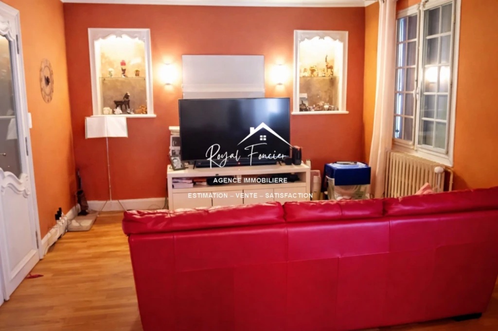 Entrée spacieuse + bureau