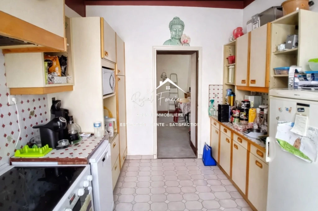 Cuisine indépendante avec accès à l'espace repas