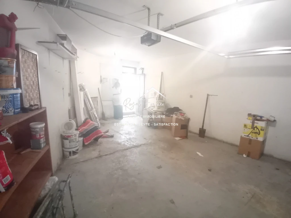 Terrasse carrelée de 10 m2<br>couverte
