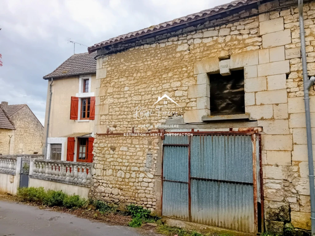 Grange de 50 m2 au sol à réhabilité (eau et électricité devant)