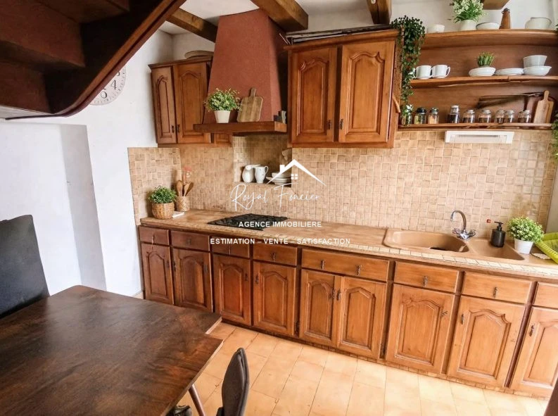 Cuisine MAISON 2 louée 303 euros par mois