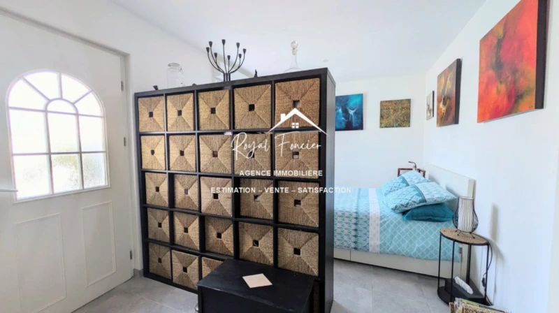 Buanderie avec espace chambre