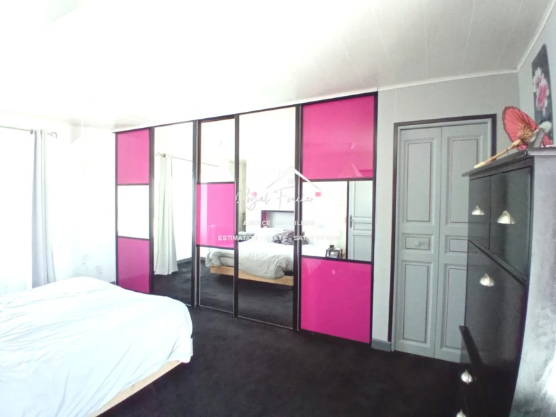 Étage : Chambre parentale avec WC et grand dressing
