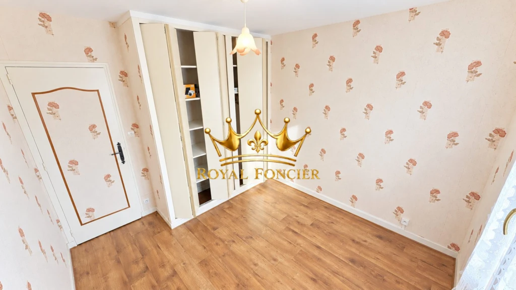 Chambre 1 avec placards