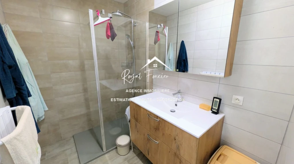 Buanderie avec WC + Douche