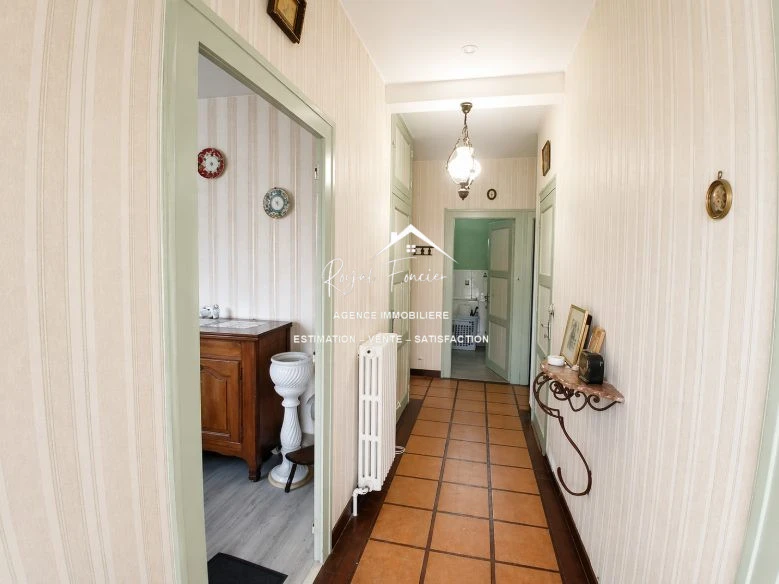 Couloir déservant les chambres