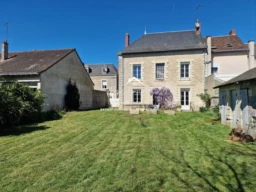 Maison de maître dans le centre de DANGE ST ROMAIN