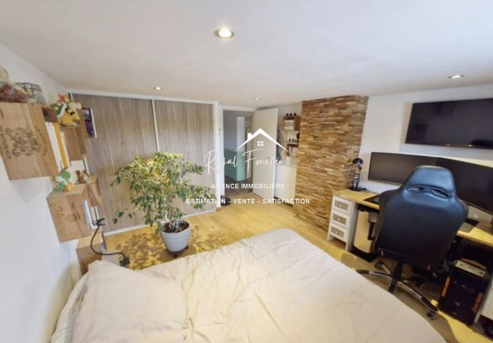 Sous sol complet : Chambre 3 avec placards
