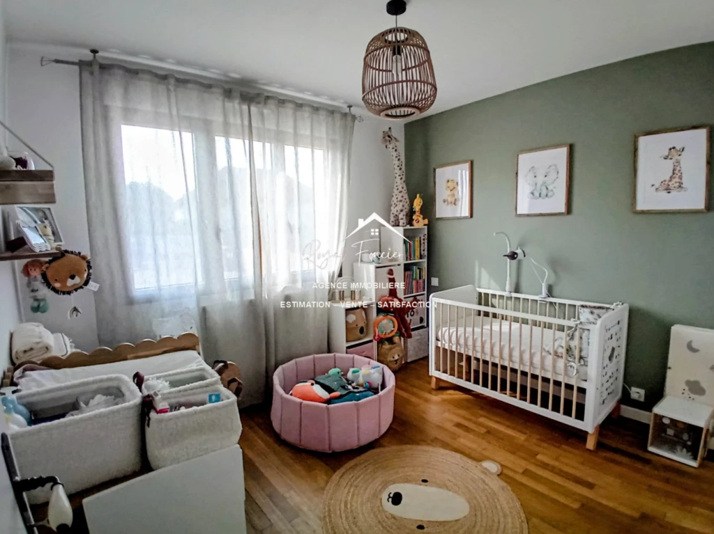 Chambre 1 avec placard