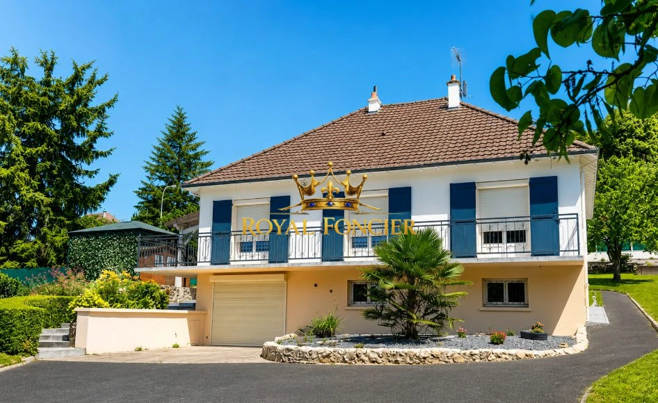 Maison comprenant 5 chambres